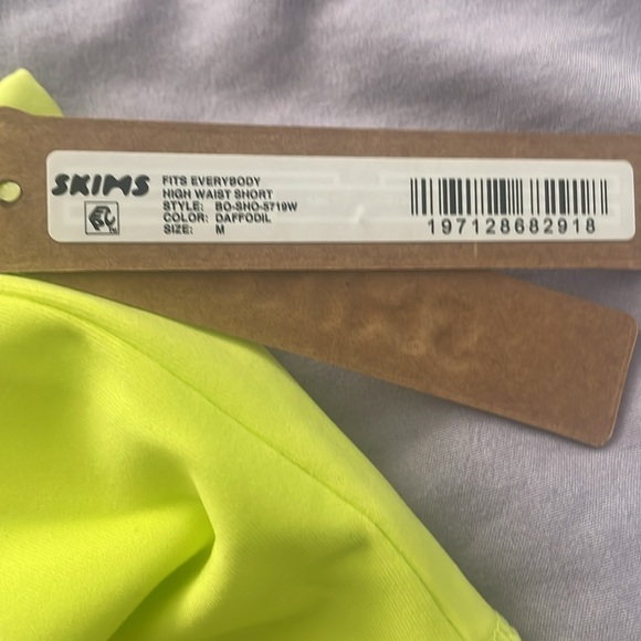 NWT Fits Everybody shorts medium Daffodil - Picture 5 of 8